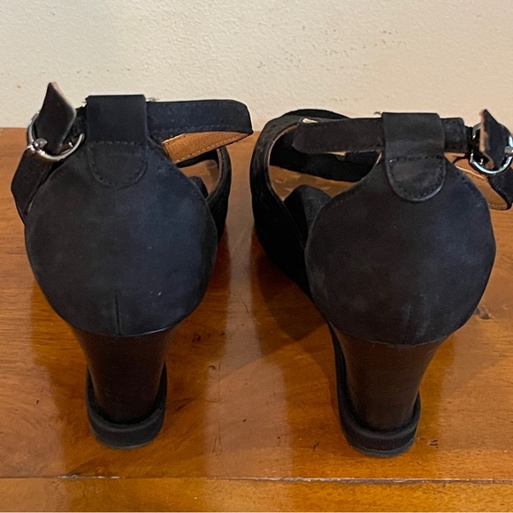 Wedge Earthies Black T Strap Shoes  Cutout Pattern - Picture 4 of 8